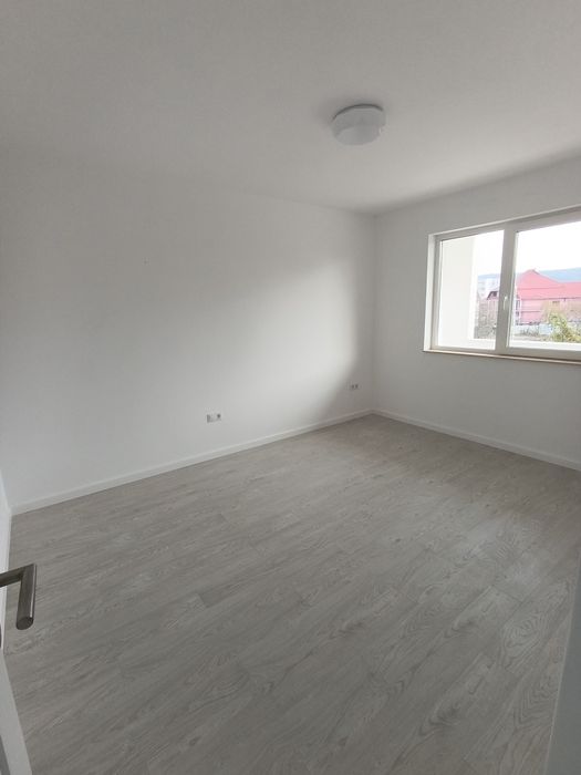 Vand apartament cu 3 camere