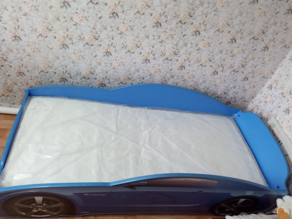 Кровать машина детская