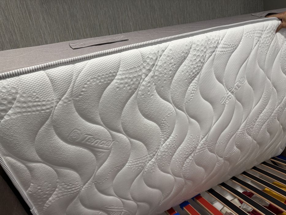 Спалня с матрак…Нова