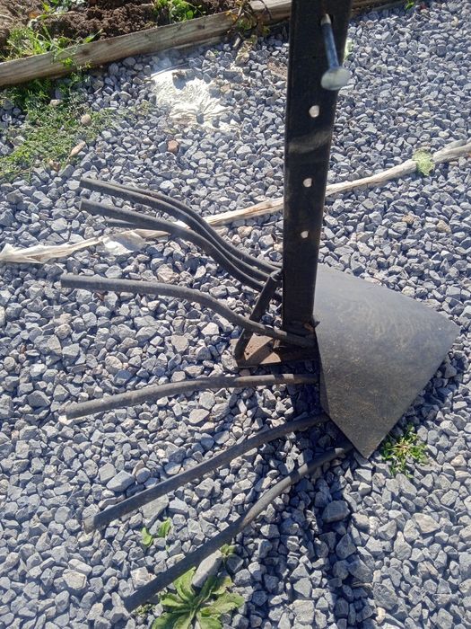 Продавам инвентар за фреза.