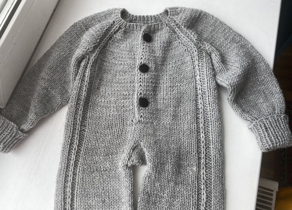 Продам вязаный комбинезон