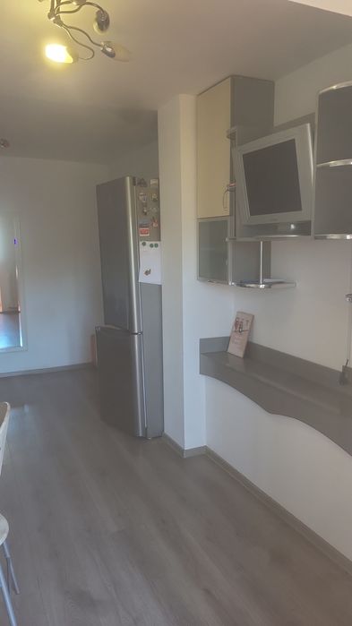 Vand apartament cu 3 camere vis a vis de Liceul Pedagogic