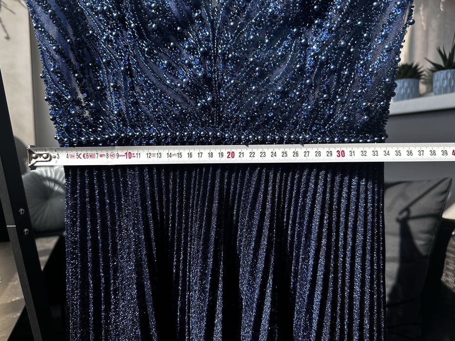 Официална рокля Swing