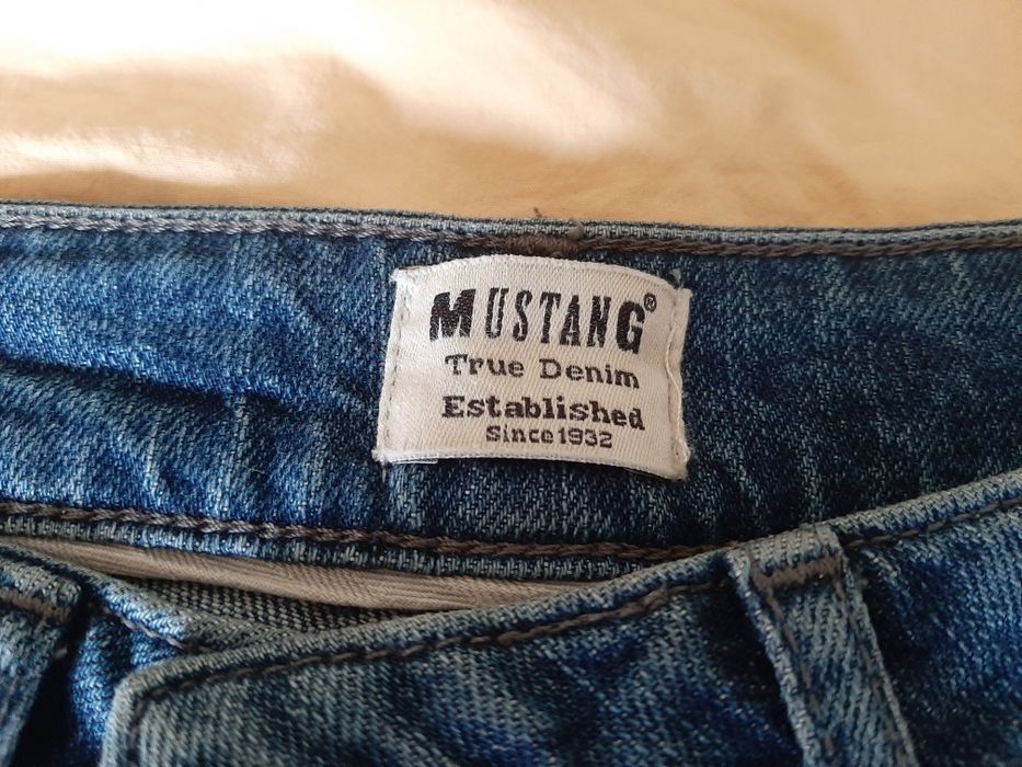 Джинсы узкие Mustang