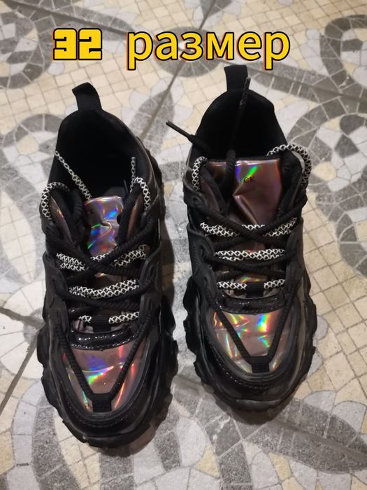 Продам детскую обувь.