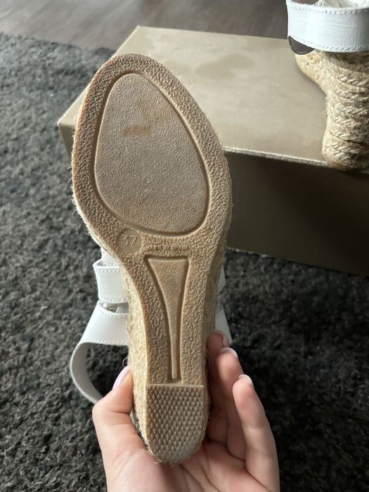 Sandale albe cu plaforma Bata