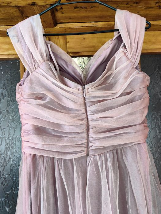 Официална рокля.