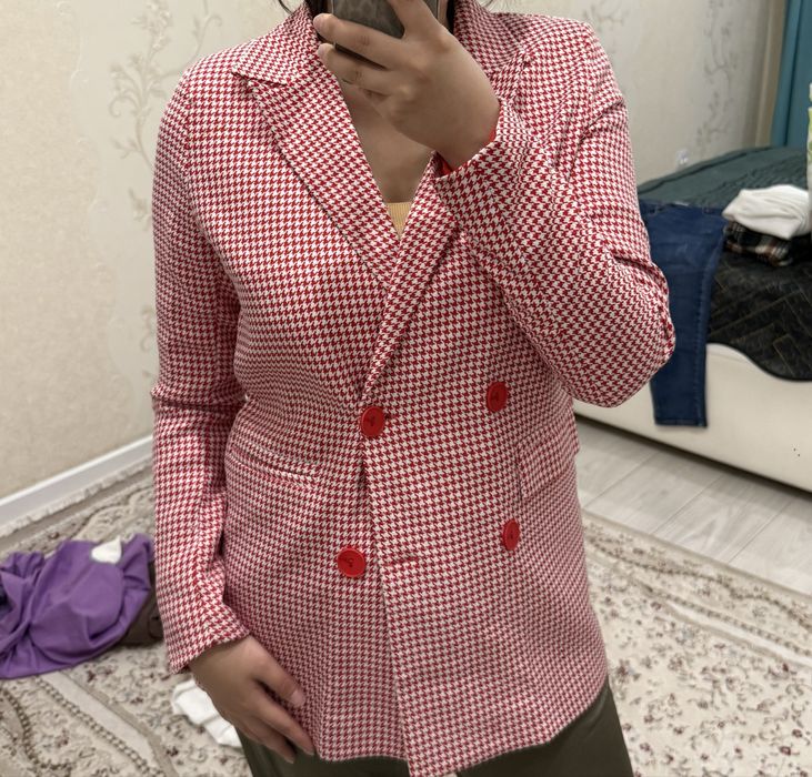 Отдам даром женские вещи.