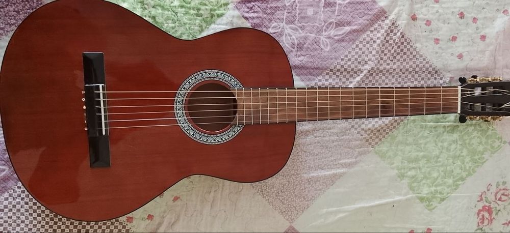 Продам гитару широкий гриф.