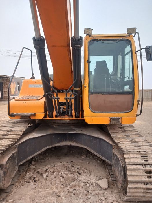 Екскаватор сотилади