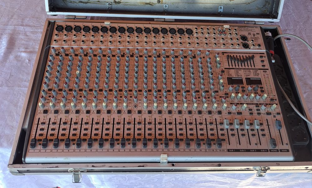 Vând mixer beringher