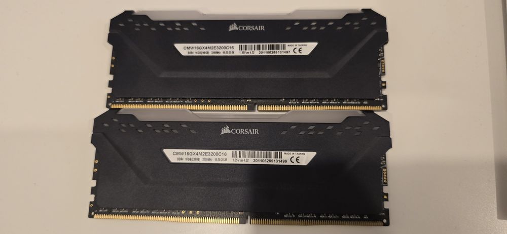 Kit Ram DDR4 16GB 2x8GB 3200 Corsair Vengeance Pro RGB