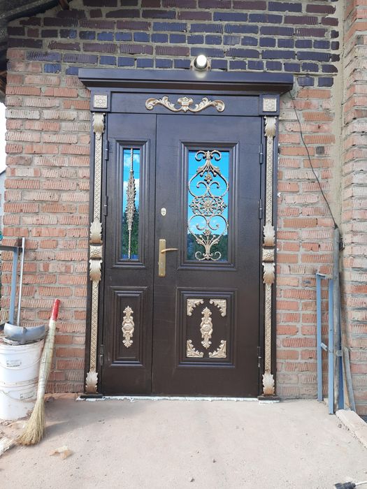 Установка металлических дверей