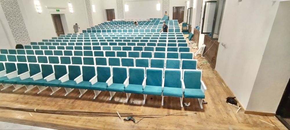Театральные кресла. Кресло в залы. Мадагият сароиларига отиргичлар.