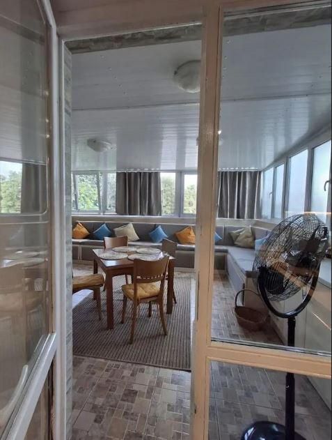 Дава се под наем Тристаен апартамент в Варна, Базар Левски - 130 кв.м за 800 € - Снимка #7