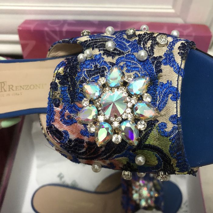 Шикарные шлепки RENZONI