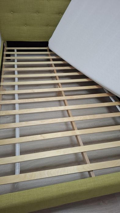 Vand Pat de 120 ×200 + saltea din spuma