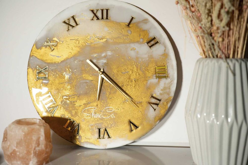 Стенен часовник с епоксидна мсола