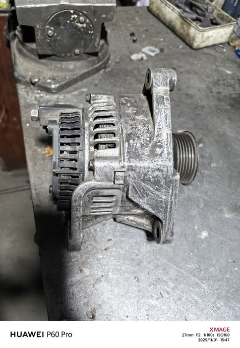 Продам генератор audi 100