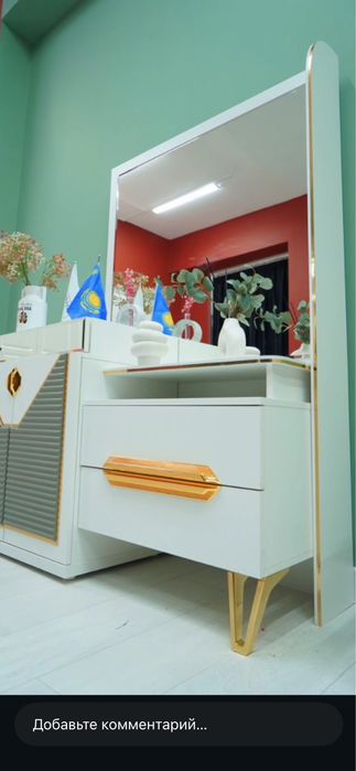 Кровать комод туалетный столи