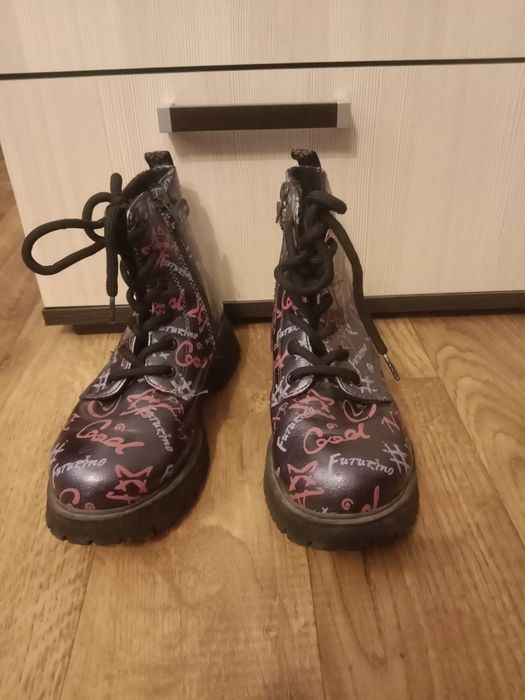 Продаю детскую обувь