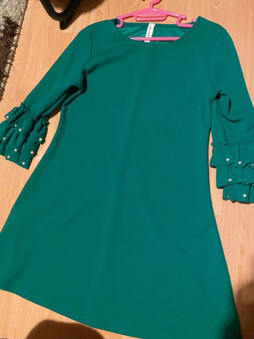 Рокля размер М в зелен цвят