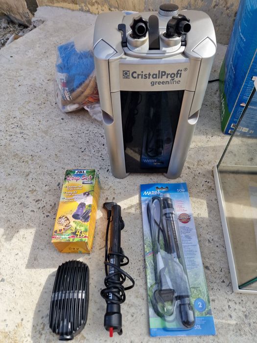 Acvariu cu capac, pompă, filtre, lumini. Ca nou