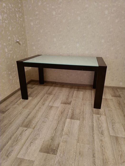 Стол раздвижной со стеклом