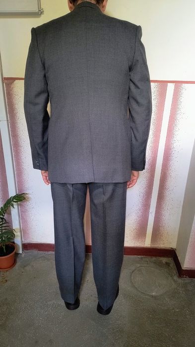 Vând costum barbatesc