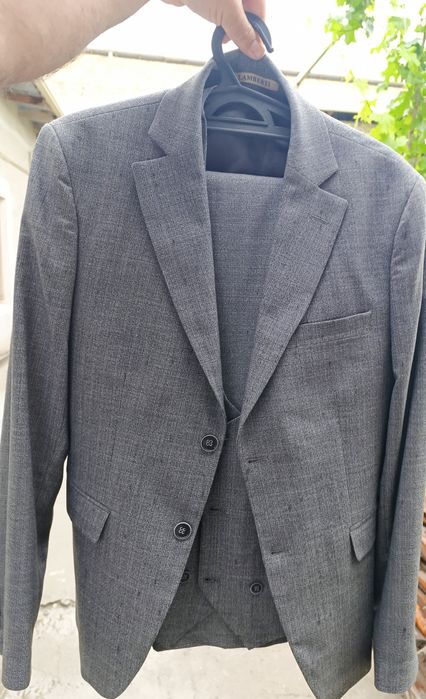 Продаю мужской костюм тройка в отличном состоянии