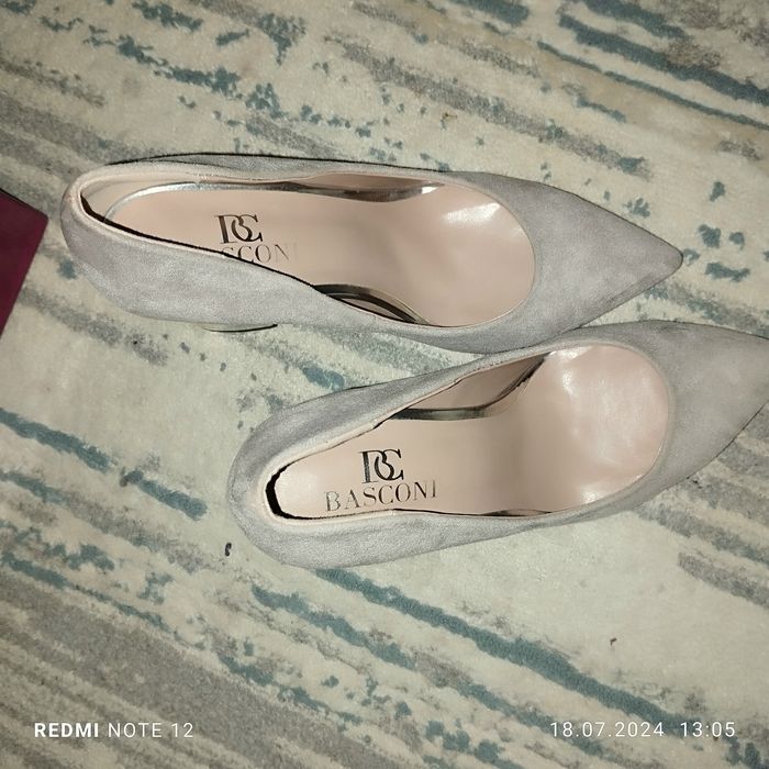 Продам туфли ,кроссы 37 рр барлыгы.