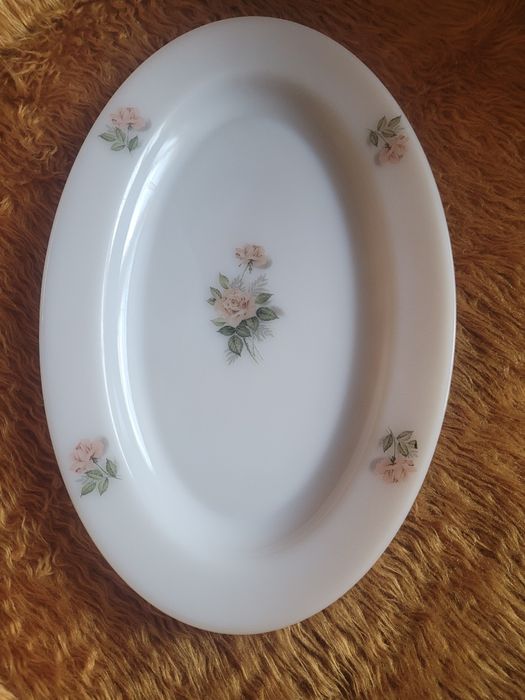 Голяма елипсовидна чиния