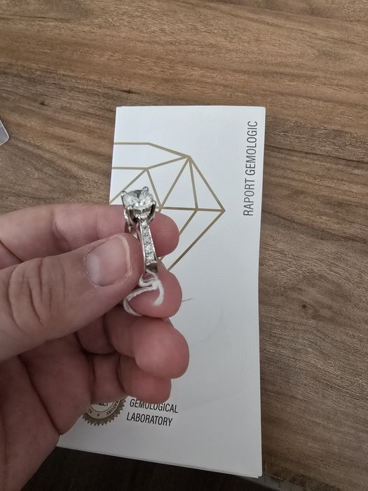 Vand sau schimb cu auto Inel aur alb 18k cu Diamant de 2,7ct.nou