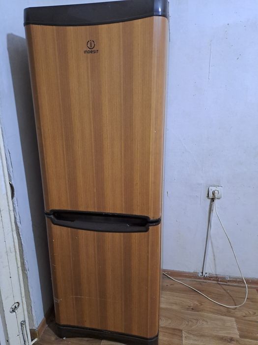 Продам холодильник индесит