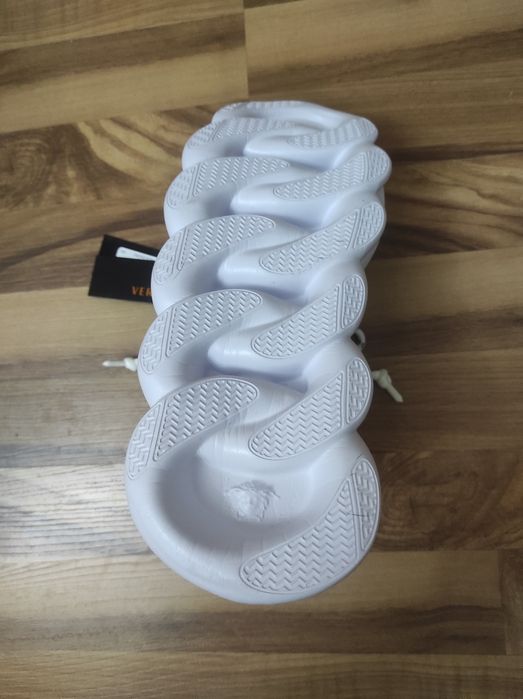 Versace chain reaction triple white