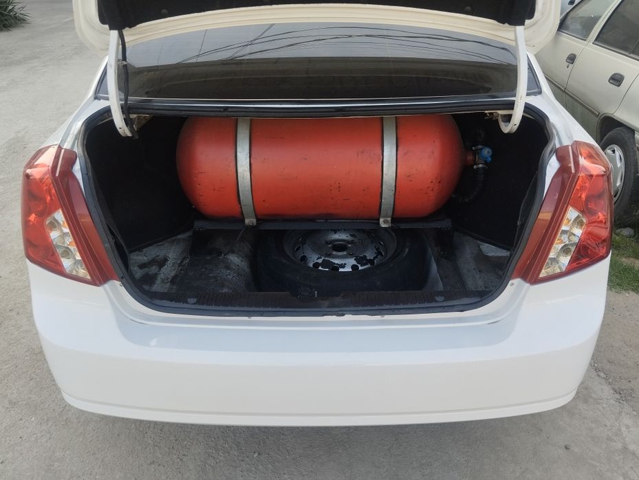 LACETTI 2010 года выпуска 2-позиция. Состояние хороший метан газ 3-пок