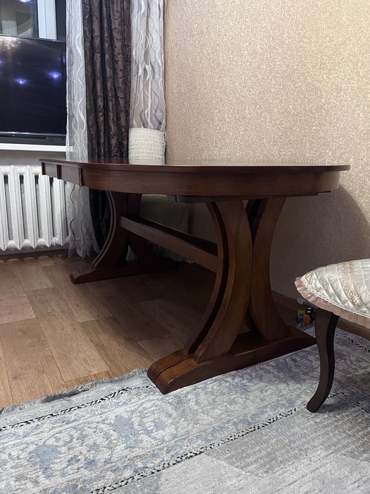 Стол из натурального дерева