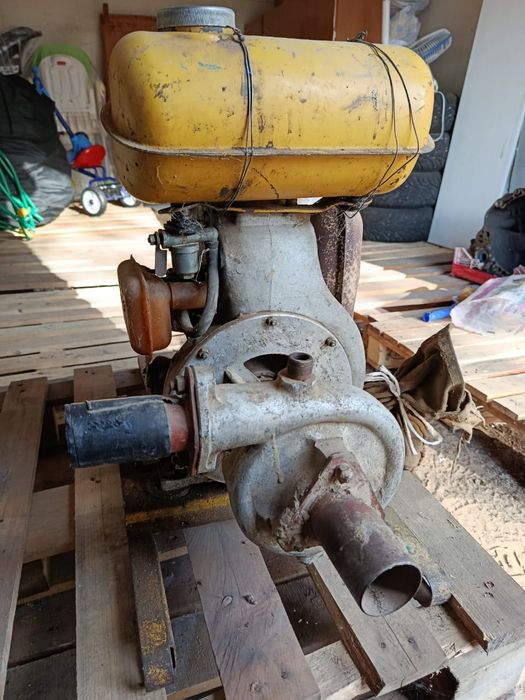 Насос водяной на бензине