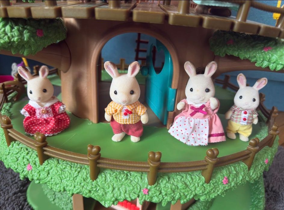 LI'L WOODZEEZ Детска къща на дърво с фигурки Sylvanian Families