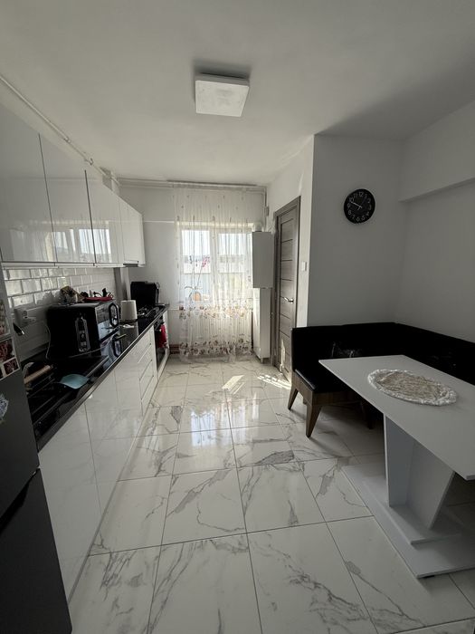 Apartamnet 2 camere decomandat la cheie