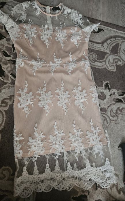 Rochie eleganta dantela bej cu alb marimea 36