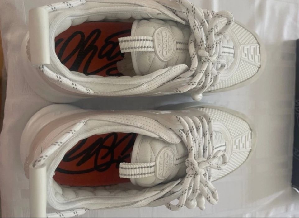 Versace chain reaction