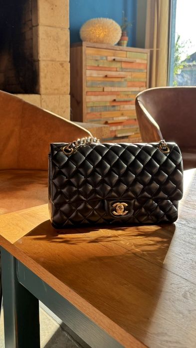 Оригинална Chanel Чанта от Естествена Агнешка Кожа Верифицирана с Чип