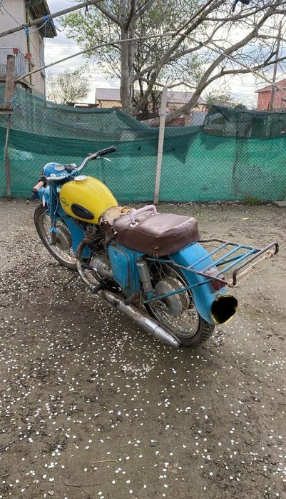 Продава се иж 350