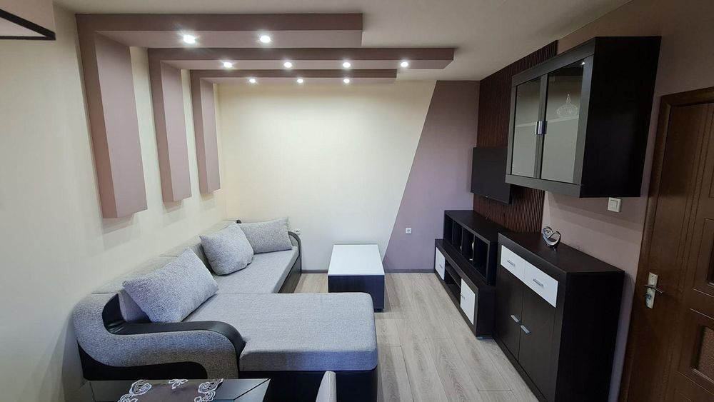 Тристаен апартамент в ж.к. Дружба 2 .