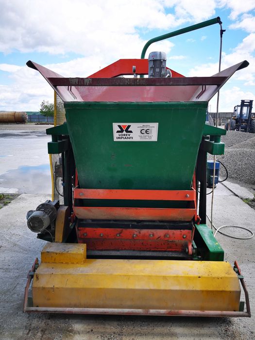 Vand sau schimb Linie de productie presa - elemente zidarie / pavele