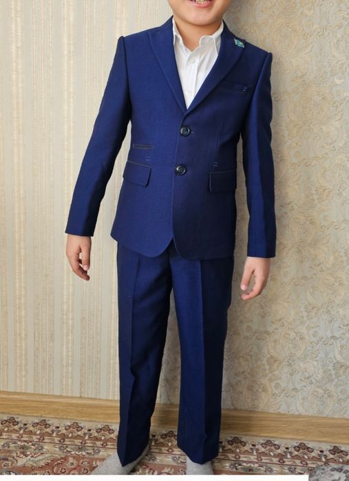 Продам костюм тройка на мальчика