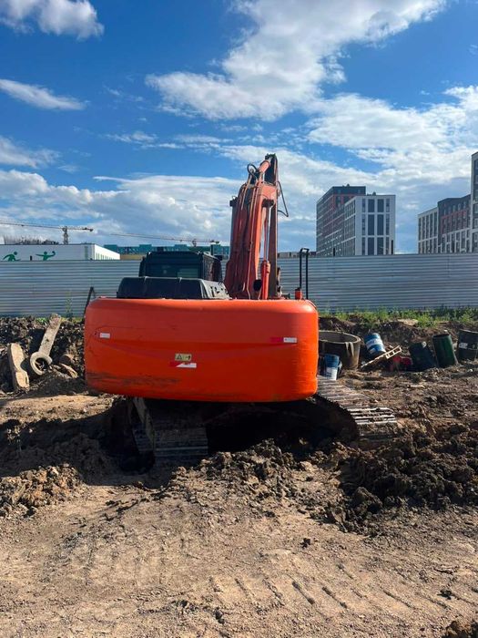 Экскаватор Hitachi 240, в хорошем состоянии