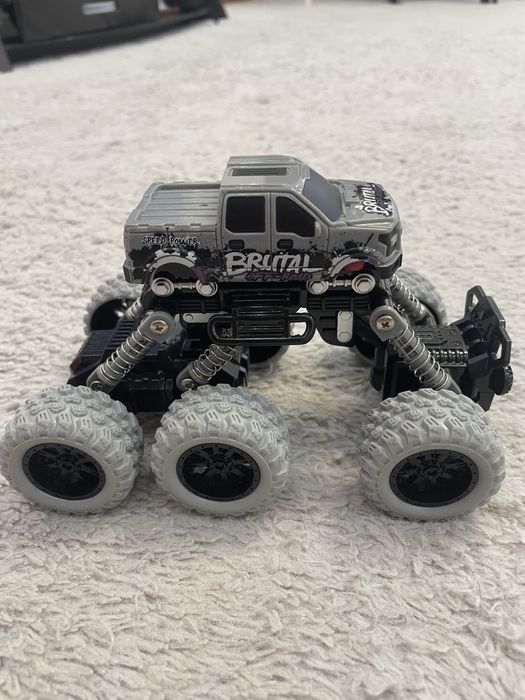 Игрущечные машинки