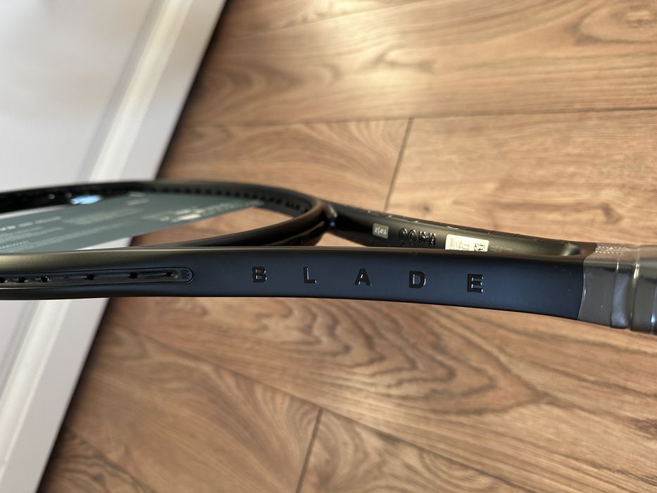 Racheta Wilson Blade Noir,V9,nou nouta!